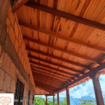 Cumarú: la madera ideal para corredores de casas campestres.